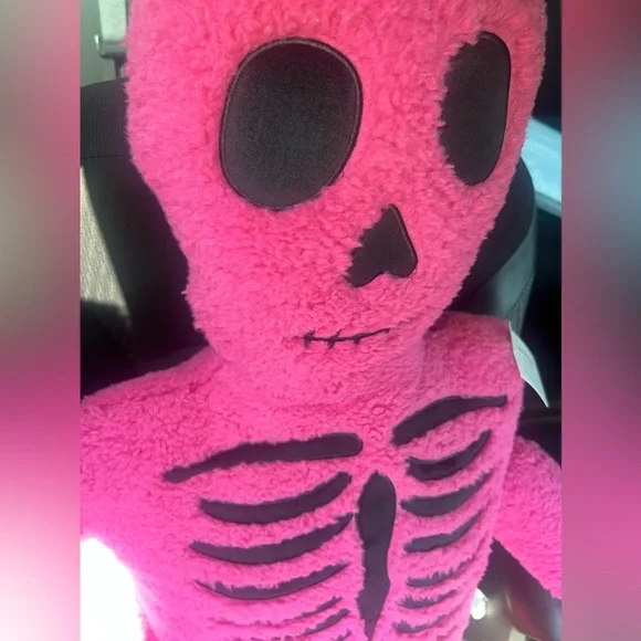 5FT Skeleton Pillow hot Pink sherpa Halloween Isaac Mizrahi nwt